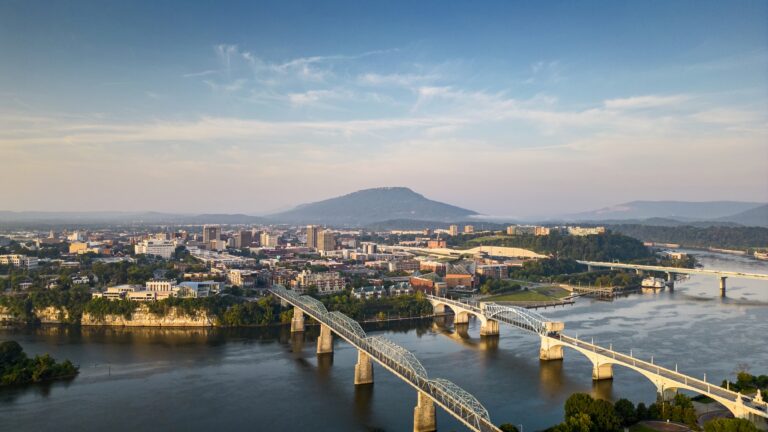 A view of the Tennessee river with Lookout Mountain in the background